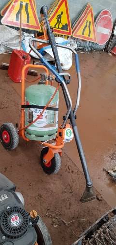 Entreprise paysagiste avec crédit d'impôt pour le désherbage thermique contre les mauvaises herbes proche Etretat