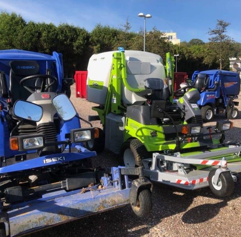 Paysagiste pour entretien de votre propriété  avec le service a la personne